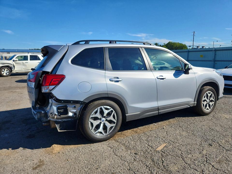 Photo 3 from auction – 2022 SUBARU FORESTER with VIN JF2SKADC6NH418912