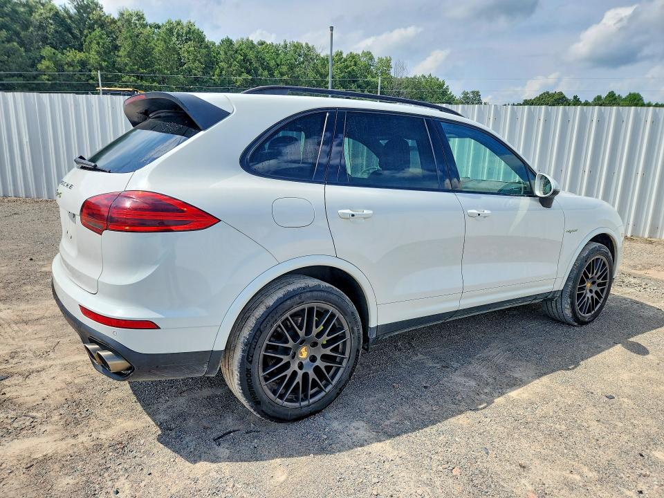Photo 3 from auction – 2017 PORSCHE CAYENNE with VIN WP1AE2A2XHLA68929