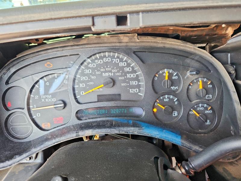 Photo 9 from auction – 2004 CHEVROLET SILVERADO with VIN 1GCEC19XX4Z306868