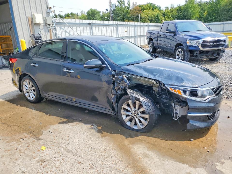 Photo 4 from auction – 2016 KIA OPTIMA with VIN 5XXGU4L39GG094677