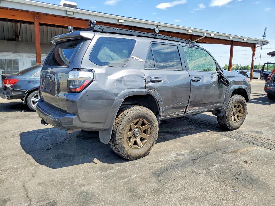 Photo 3 from auction – 2018 TOYOTA 4RUNNER with VIN JTEBU5JRXJ5591770