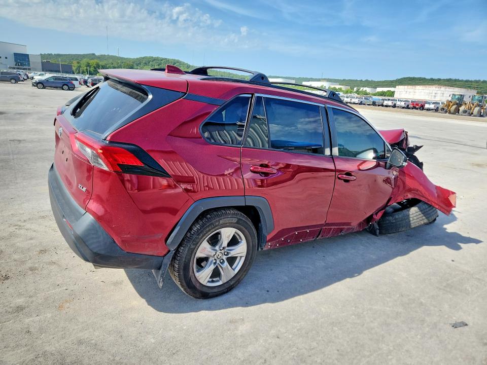 Photo 3 from auction – 2022 TOYOTA RAV4 with VIN 2T3W1RFV2NW230110