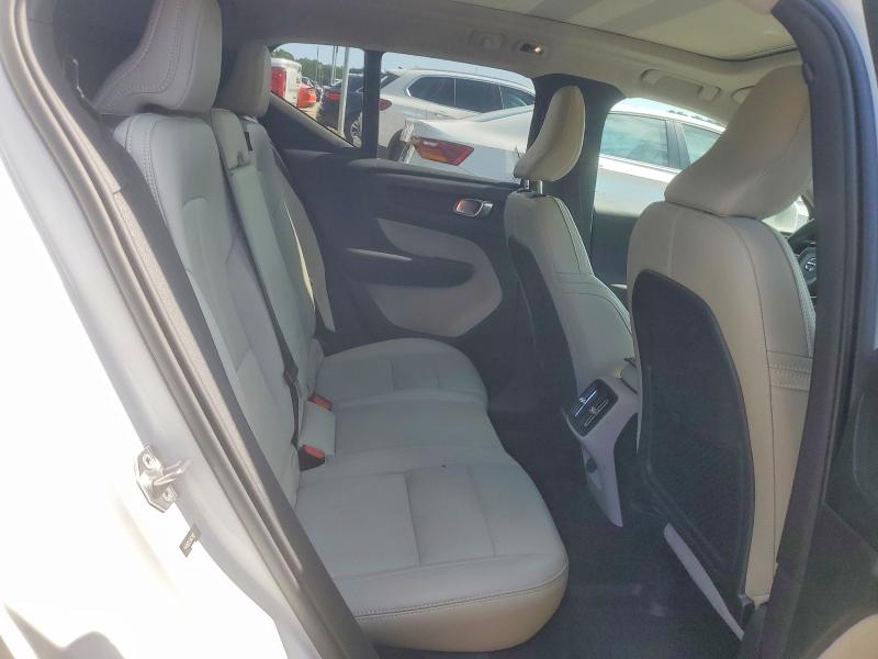 Photo 10 from auction – 2019 VOLVO XC40 with VIN YV4162UL8K2102878