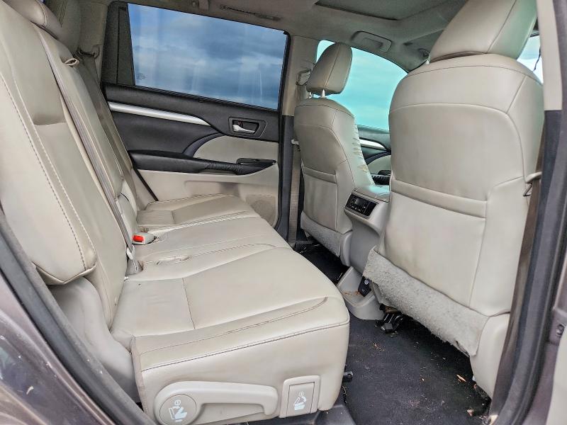 Photo 10 from auction – 2016 TOYOTA HIGHLANDER with VIN 5TDJKRFH3GS290189