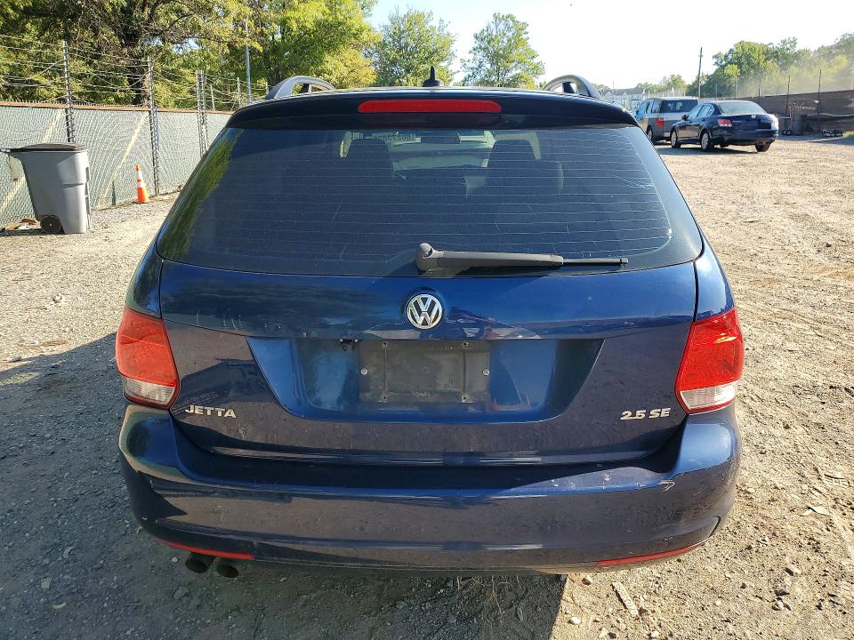 Photo 6 from auction – 2011 VOLKSWAGEN JETTA with VIN 3VWPZ7AJ4BM666778