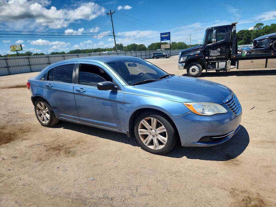 Photo 4 from auction – 2011 CHRYSLER 200 with VIN 1C3BC1FB4BN611948