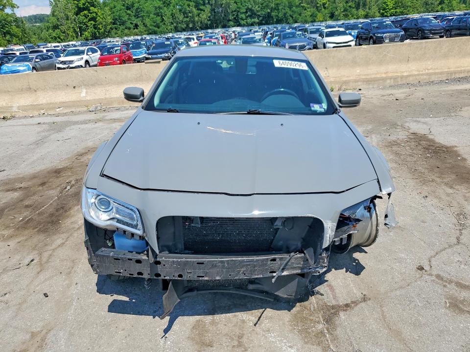 Photo 5 from auction – 2019 CHRYSLER 300 with VIN 2C3CCARG2KH682635