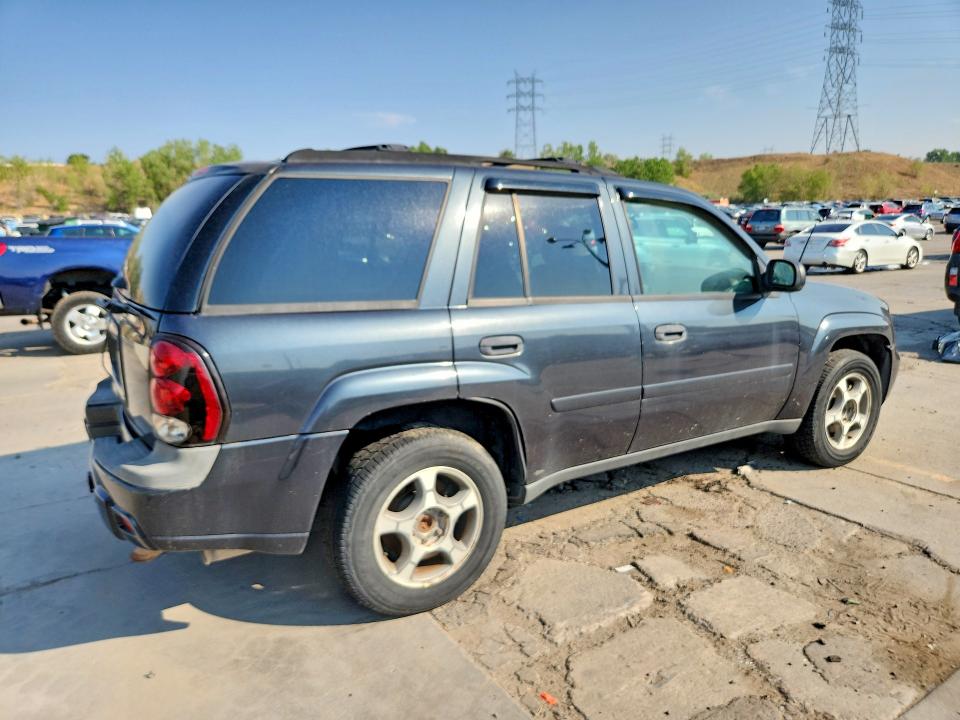 Photo 3 from auction – 2006 CHEVROLET TRAILBLAZER with VIN 1GNDS13S262326255