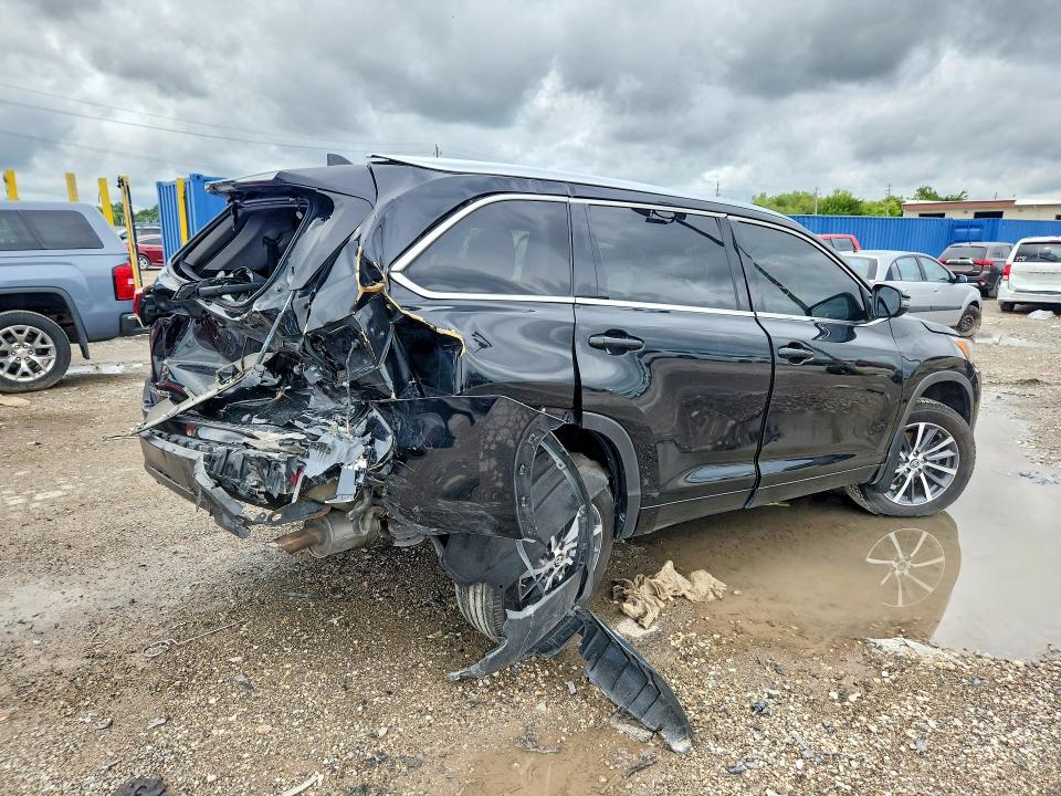 Zdjęcie 3 z aukcji – 2017 TOYOTA HIGHLANDER z VIN 5TDJZRFH9HS449570