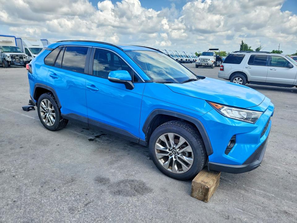 Photo 4 from auction – 2019 TOYOTA RAV4 with VIN JTMC1RFV8KD503143