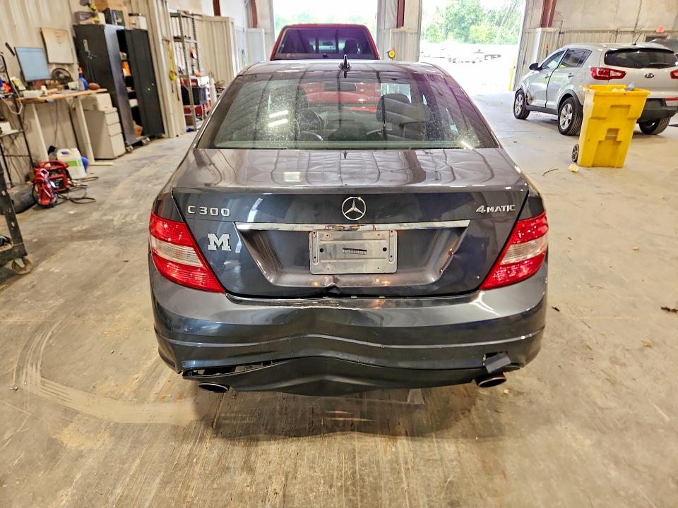 Photo 6 from auction – 2011 MERCEDES-BENZ C with VIN WDDGF8BB9BR185518
