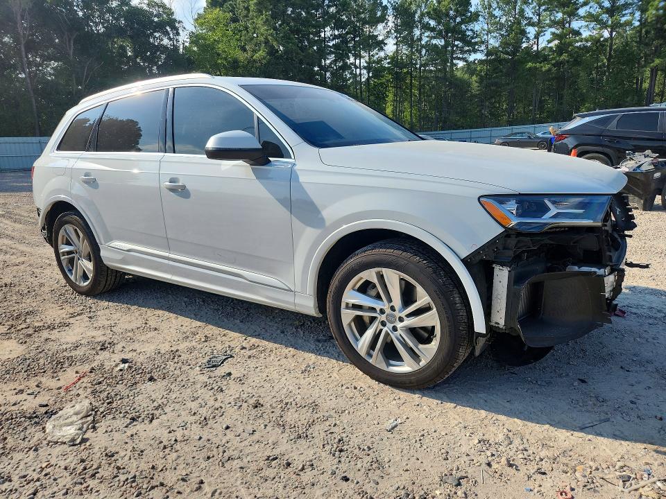 Photo 4 from auction – 2020 AUDI Q7 with VIN WA1AXAF73LD011351