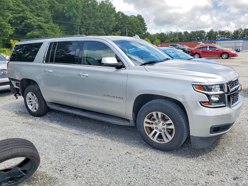 Photo 4 from auction – 2017 CHEVROLET SUBURBAN with VIN 1GNSCHKC8HR220636