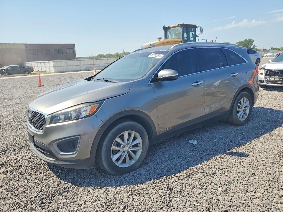 KIA SORENTO 2017 with VIN 5XYPGDA53HG196646 - Photo from auction
