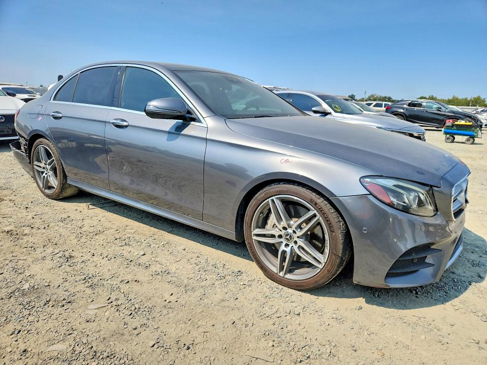 Photo 4 from auction – 2018 MERCEDES-BENZ E with VIN WDDZF4JB7JA458990