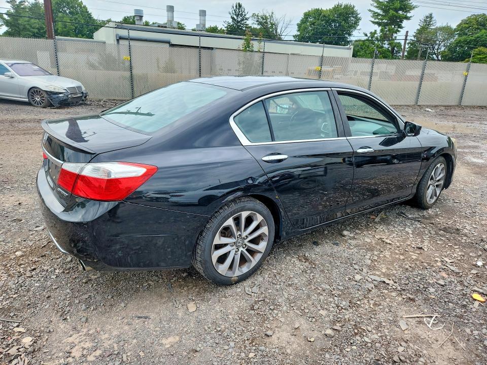 Photo 3 from auction – 2015 HONDA ACCORD with VIN 1HGCR2F57FA046706
