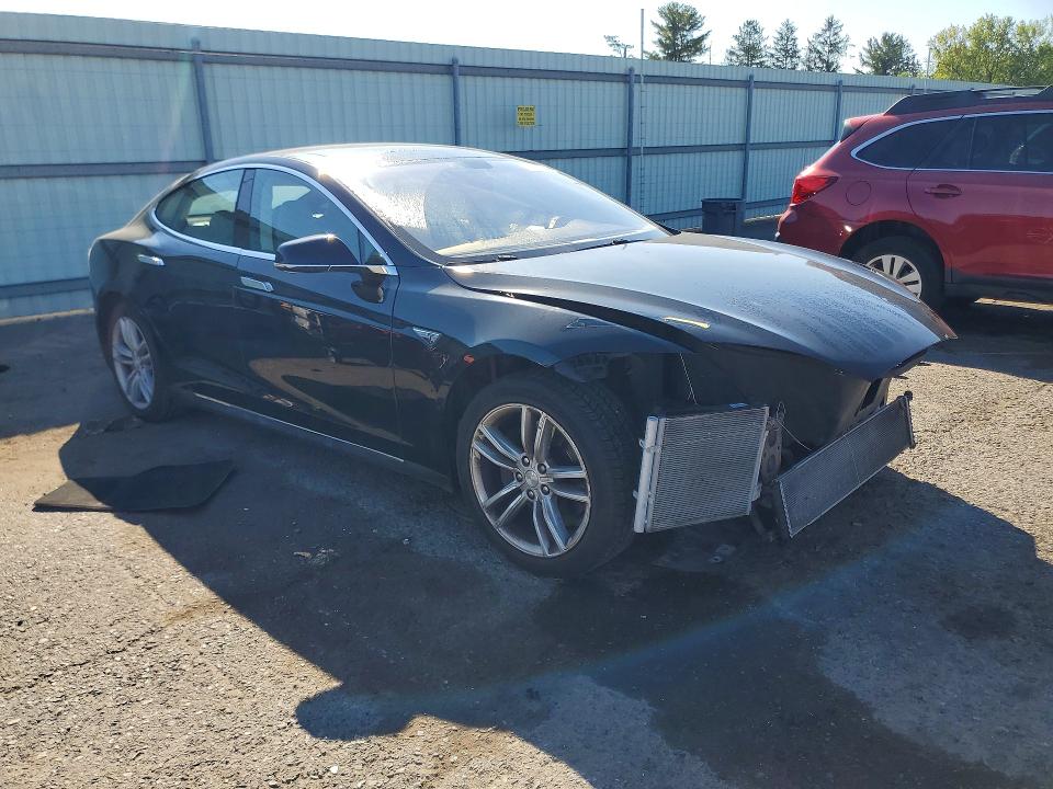 Снимка 4 от търг – 2014 TESLA MODEL S с VIN 5YJSA1H19EFP52314
