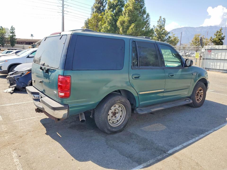 Photo 3 from auction – 2000 FORD EXPEDITION with VIN 1FMRU1561YLB90220
