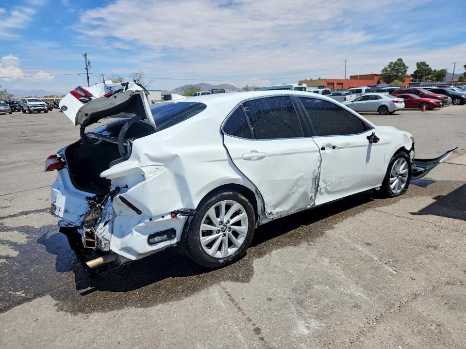 Photo 3 from auction – 2022 TOYOTA CAMRY with VIN 4T1C11AK4NU046863