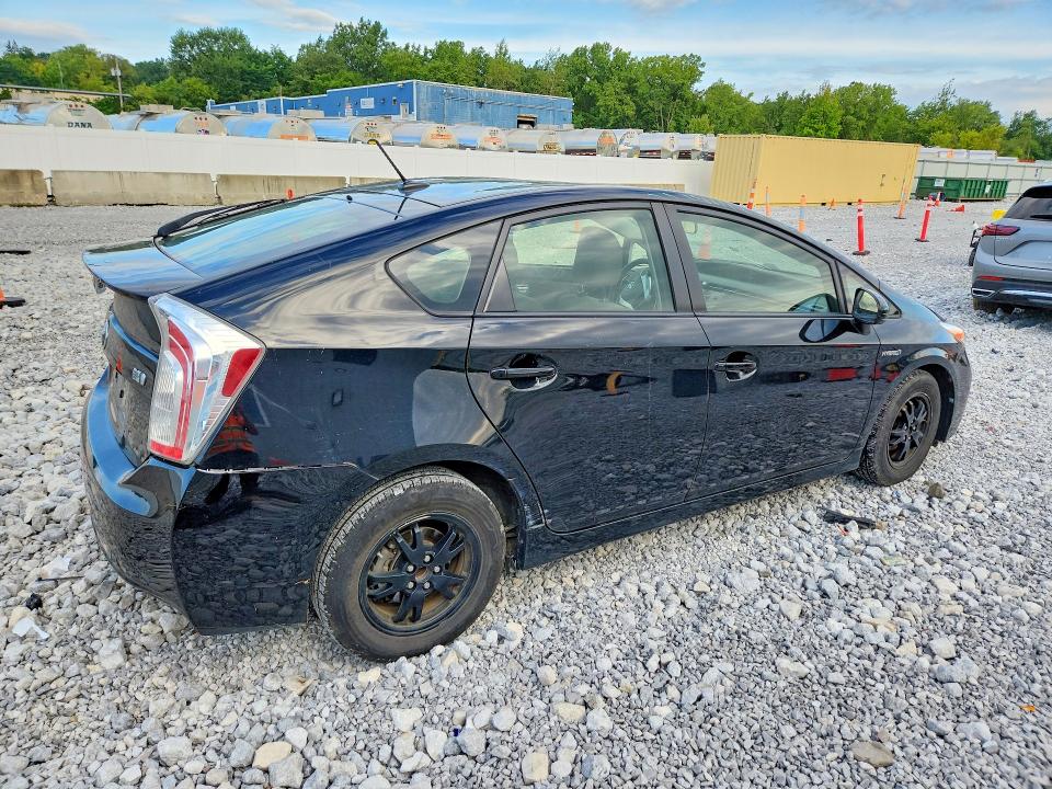 Photo 3 from auction – 2014 TOYOTA PRIUS with VIN JTDKN3DU8E0371861