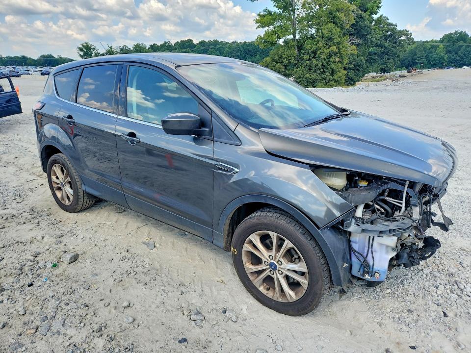 Photo 4 from auction – 2017 FORD ESCAPE with VIN 1FMCU0GDXHUD09825