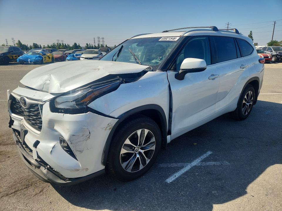 Снимка 1 от търг – 2023 TOYOTA HIGHLANDER с VIN 5TDKDRAH6PS020072