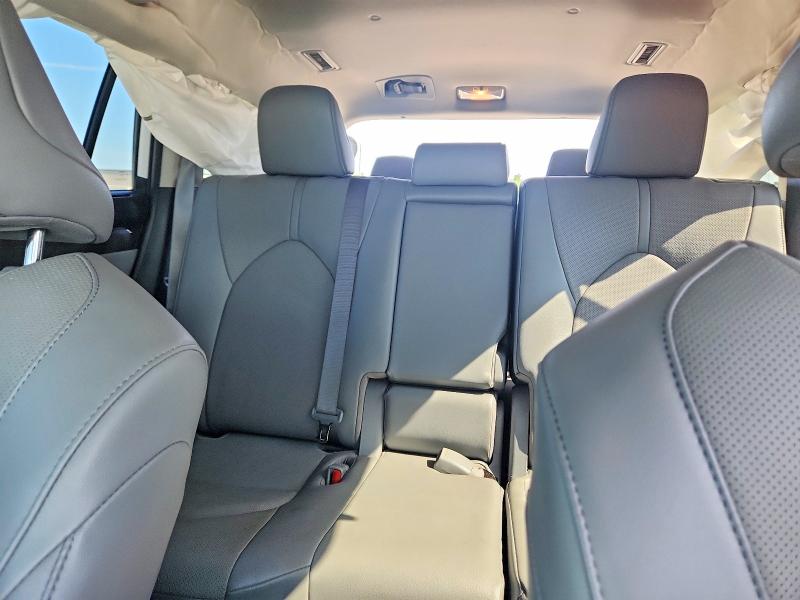 Photo 10 from auction – 2023 TOYOTA HIGHLANDER with VIN 5TDKDRAH8PS039805