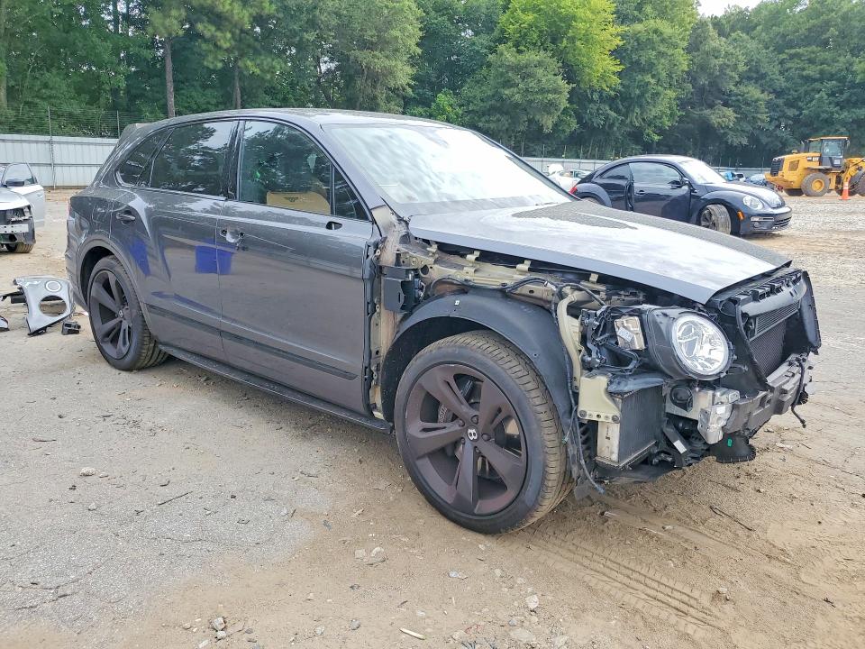 Photo 4 from auction – 2018 BENTLEY BENTAYGA with VIN SJAAC2ZV6JC018686