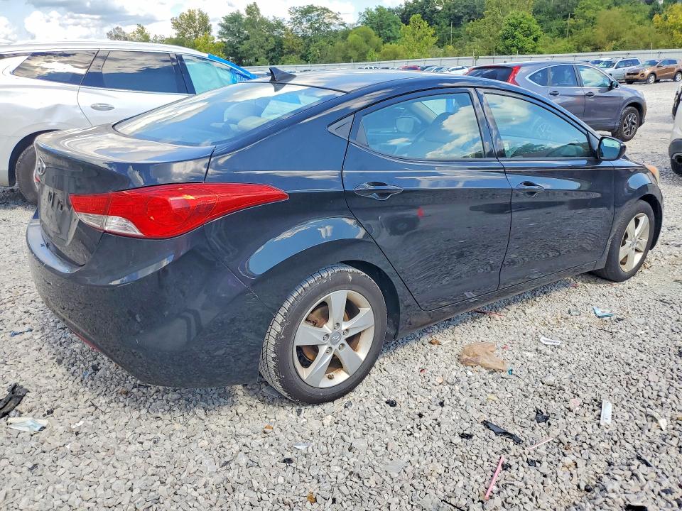 Photo 3 from auction – 2013 HYUNDAI ELANTRA with VIN 5NPDH4AE9DH439864