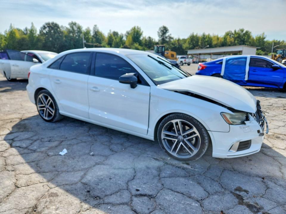 Фото 4 с аукциона – 2017 AUDI A3 с VIN WAUAUGFF5H1036413