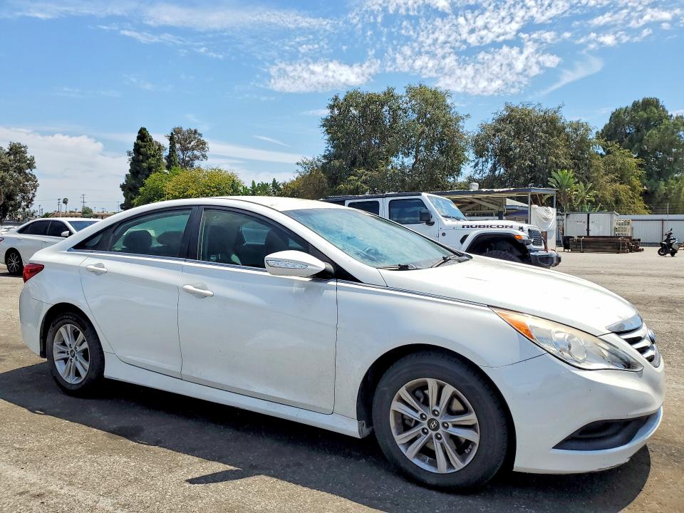 Photo 4 from auction – 2014 HYUNDAI SONATA with VIN 5NPEB4AC9EH911602