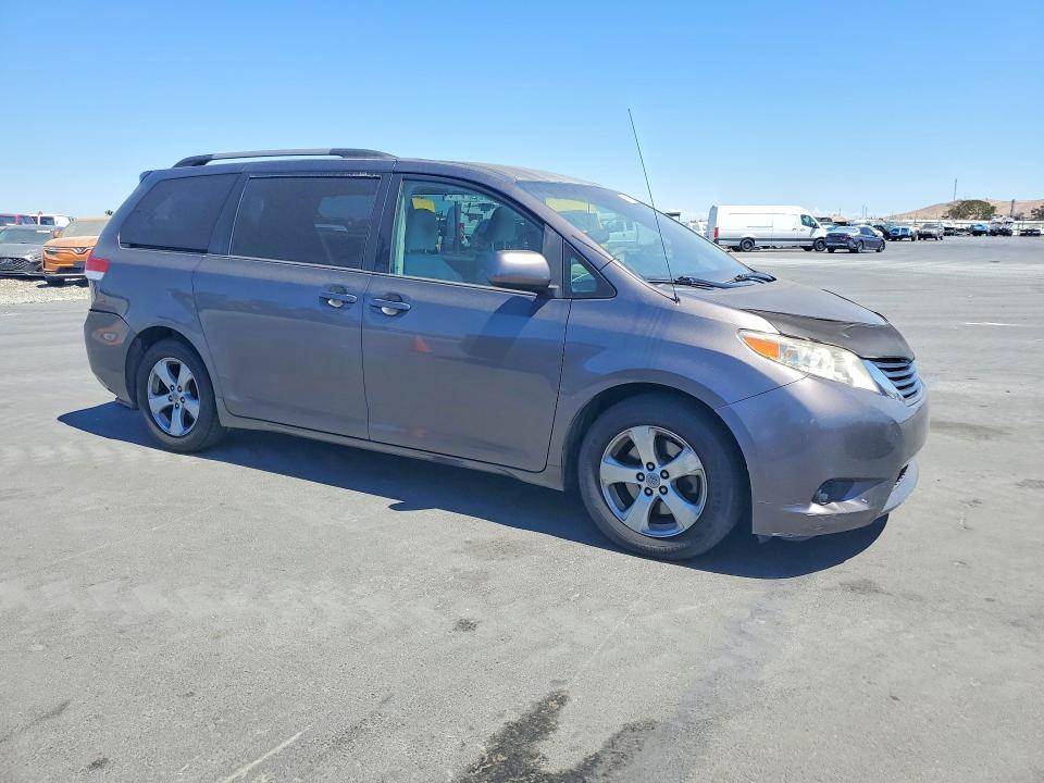 Photo 4 from auction – 2012 TOYOTA SIENNA with VIN 5TDKK3DC4CS229310