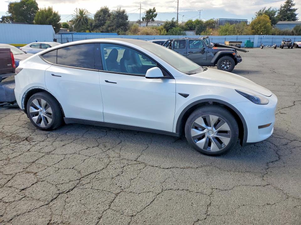 Photo 4 from auction – 2023 TESLA MODEL Y with VIN 7SAYGDEE5PF738370