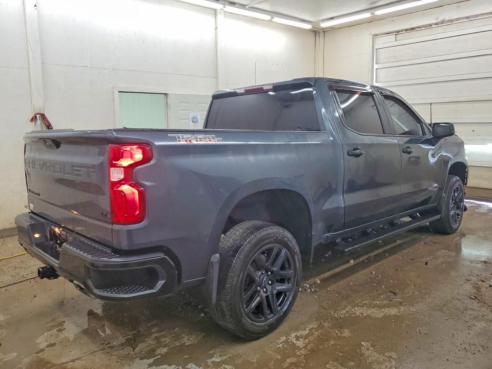 Photo 3 from auction – 2021 CHEVROLET SILVERADO with VIN 1GCPYFEL4MZ417801