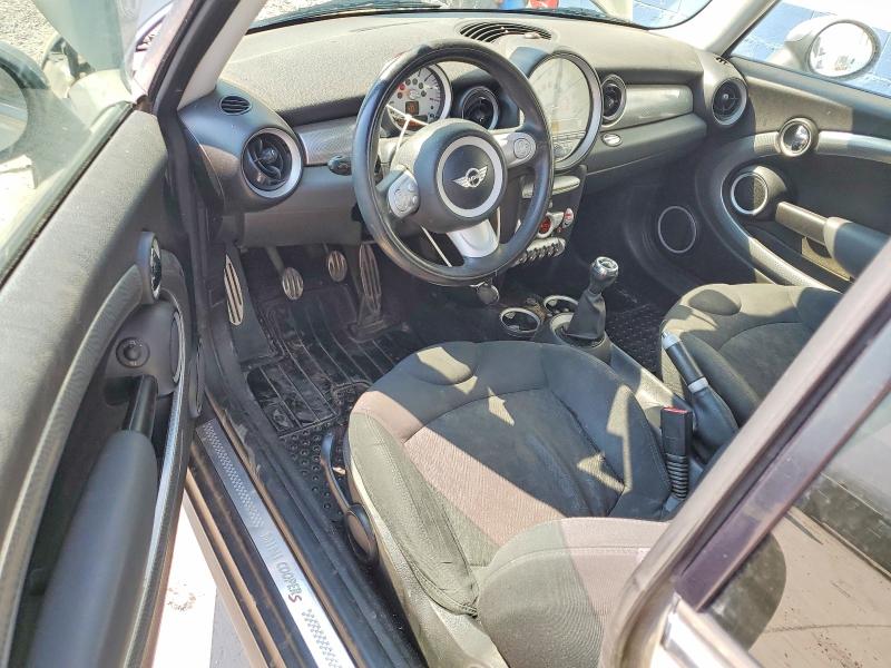 Photo 8 from auction – 2009 MINI COOPER with VIN WMWMF73569TT94340