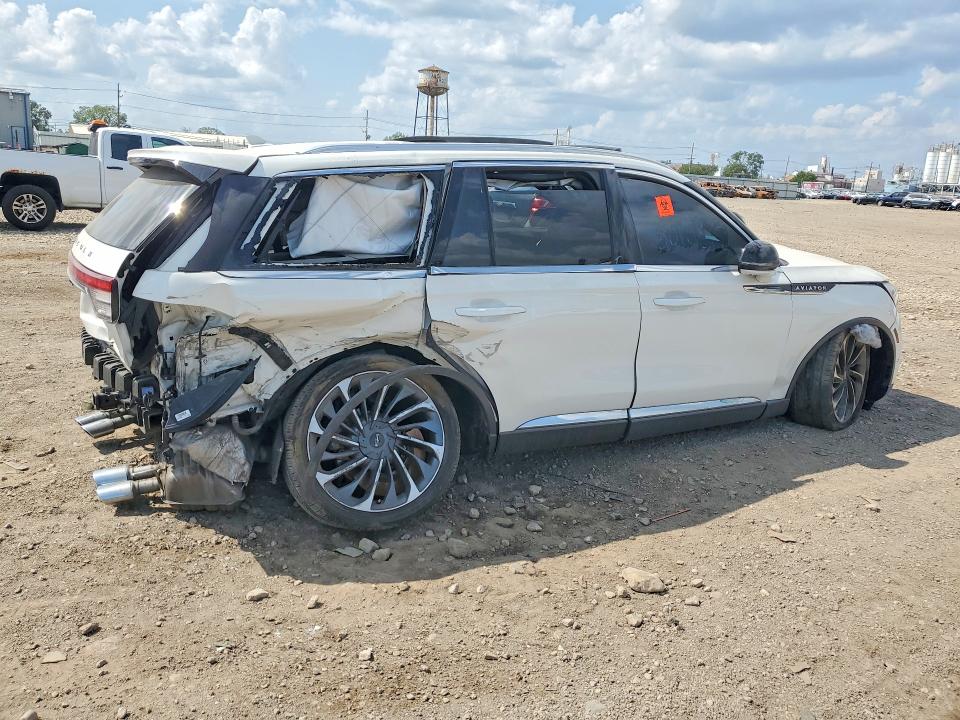 Photo 3 from auction – 2020 LINCOLN AVIATOR with VIN 5LM5J7XC8LGL12230
