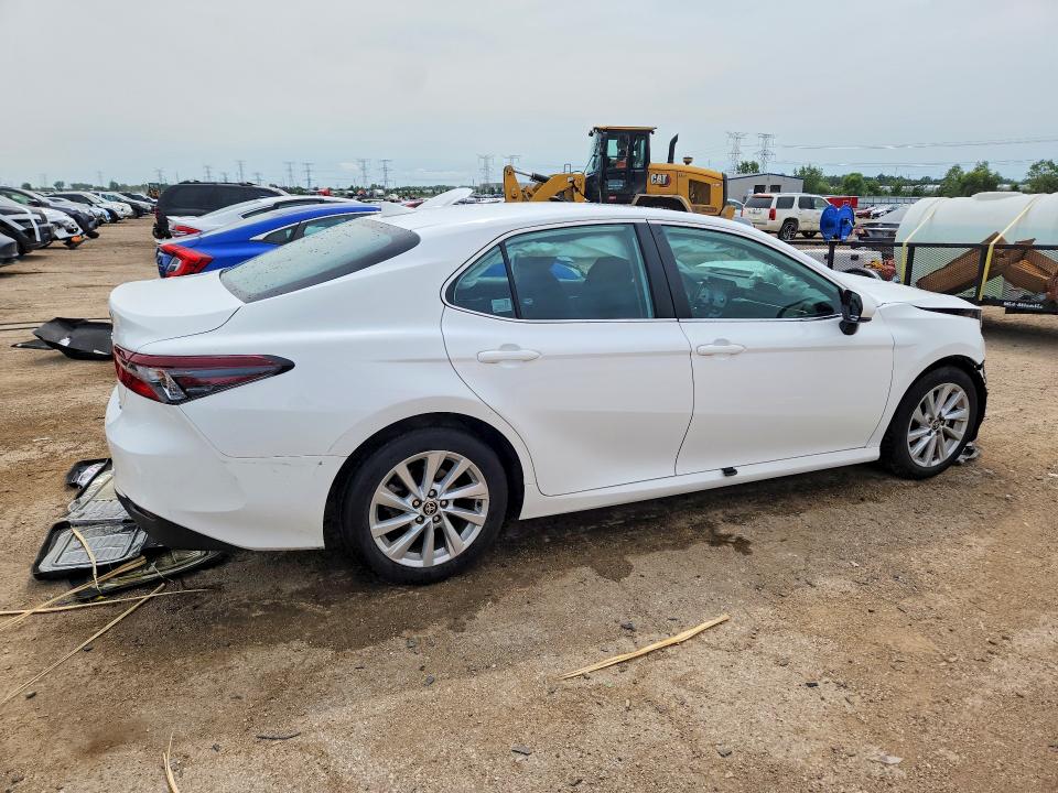 Photo 3 from auction – 2022 TOYOTA CAMRY with VIN 4T1C11AK1NU675867