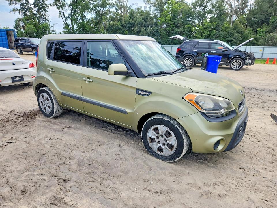 Photo 4 from auction – 2013 KIA SOUL with VIN KNDJT2A52D7627040
