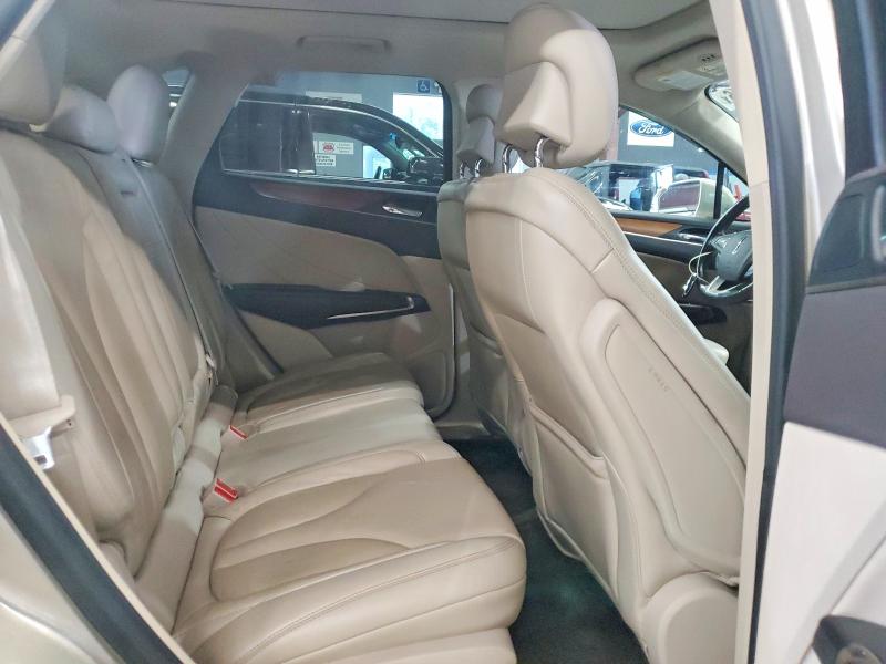 Photo 11 from auction – 2017 LINCOLN MKC with VIN 5LMCJ2D95HUL62174