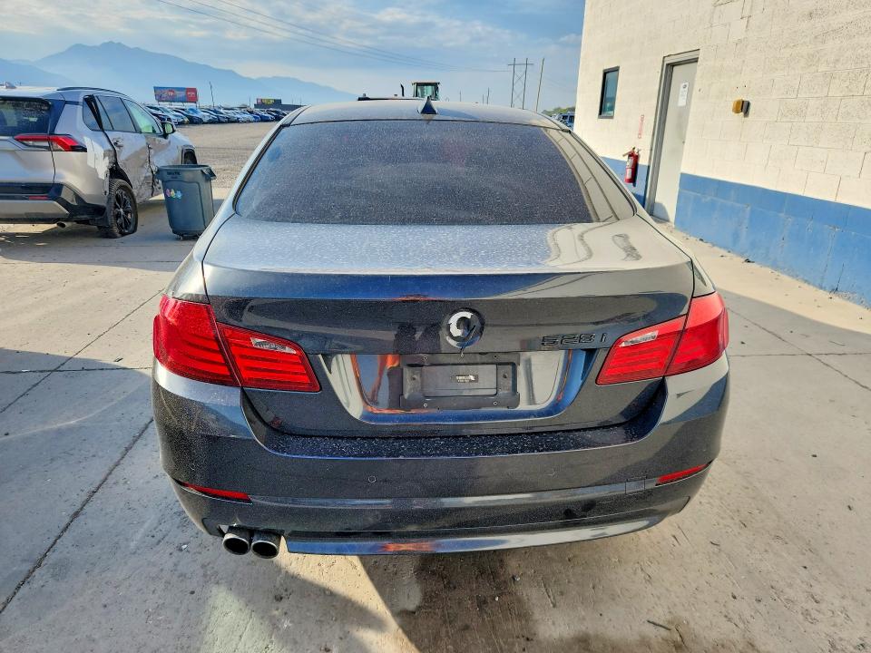 Photo 6 from auction – 2011 BMW 528 with VIN WBAFR1C50BC750901