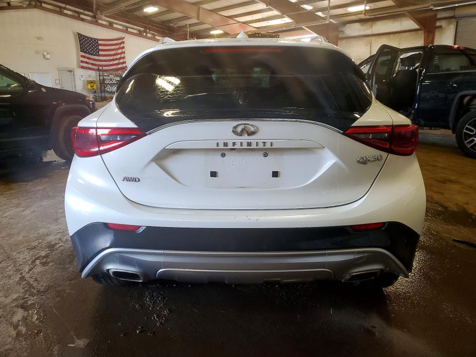 Photo 6 from auction – 2017 INFINITI QX30 with VIN SJKCH5CR3HA032604