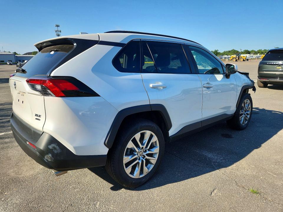 Photo 3 from auction – 2023 TOYOTA RAV4 with VIN 2T3A1RFVXPW369270