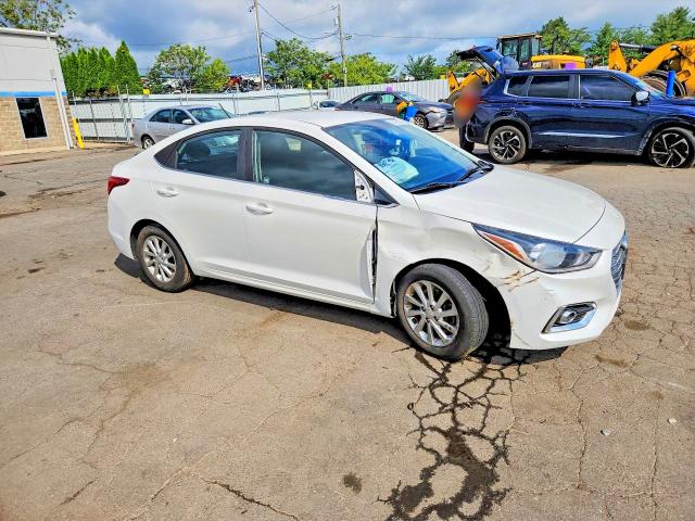 Photo 4 from auction – 2019 HYUNDAI ACCENT with VIN 3KPC24A38KE066295