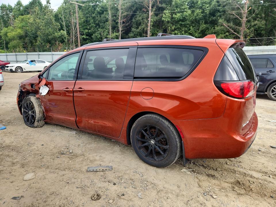 Photo 2 from auction – 2018 CHRYSLER PACIFICA with VIN 2C4RC1L72JR340707