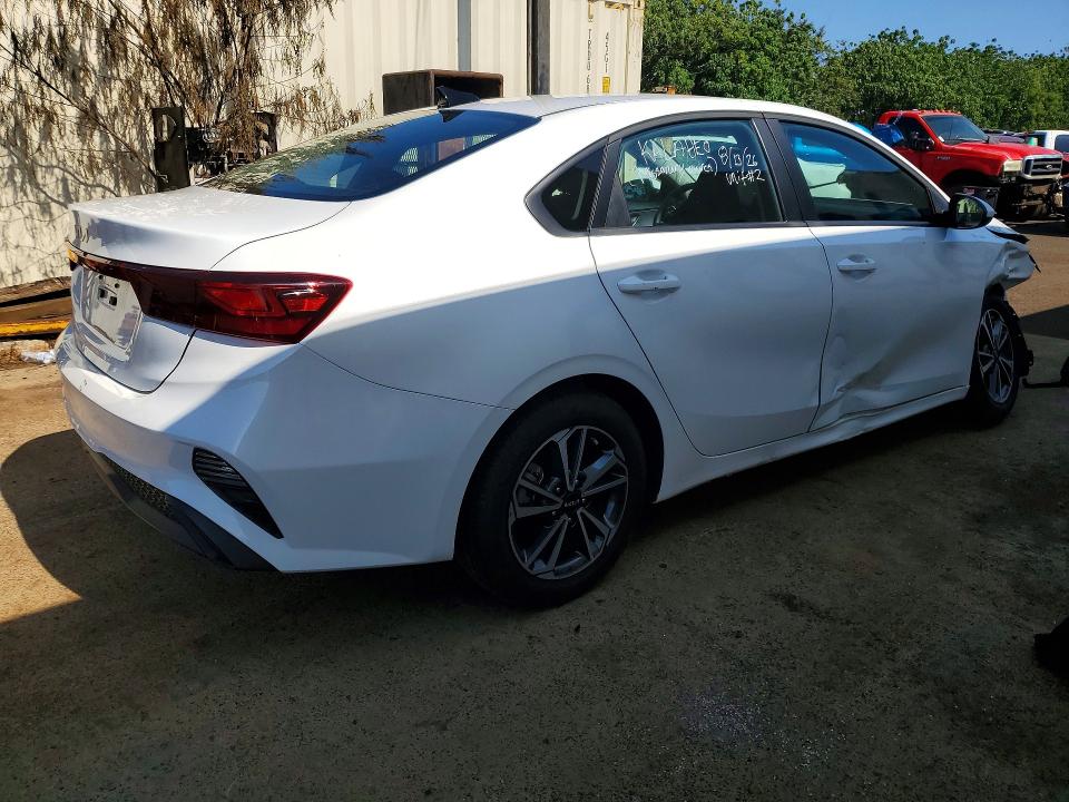 Foto 3 de la subasta – 2024 KIA FORTE con VIN 3KPF24AD2RE821103