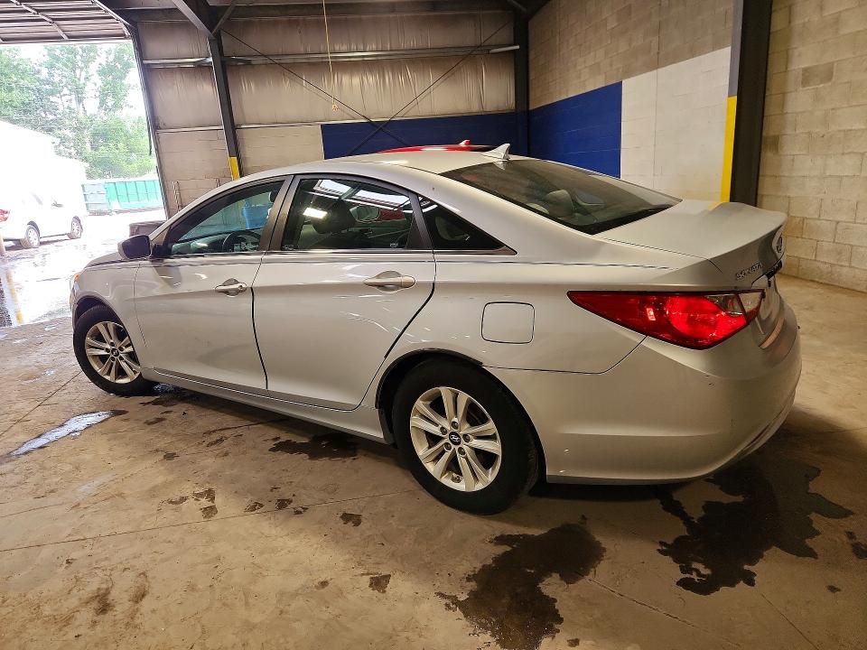 Photo 2 from auction – 2011 HYUNDAI SONATA with VIN 5NPEB4AC5BH230929