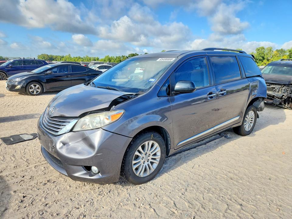 TOYOTA SIENNA 2017 с VIN 5TDYZ3DC8HS842835 - Снимка от търг