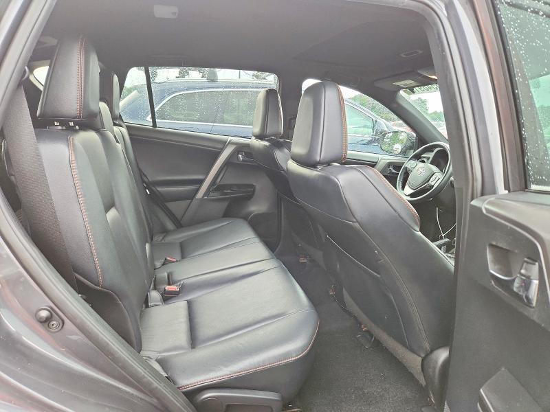 Photo 11 from auction – 2018 TOYOTA RAV4 with VIN 2T3JFREVXJW746447