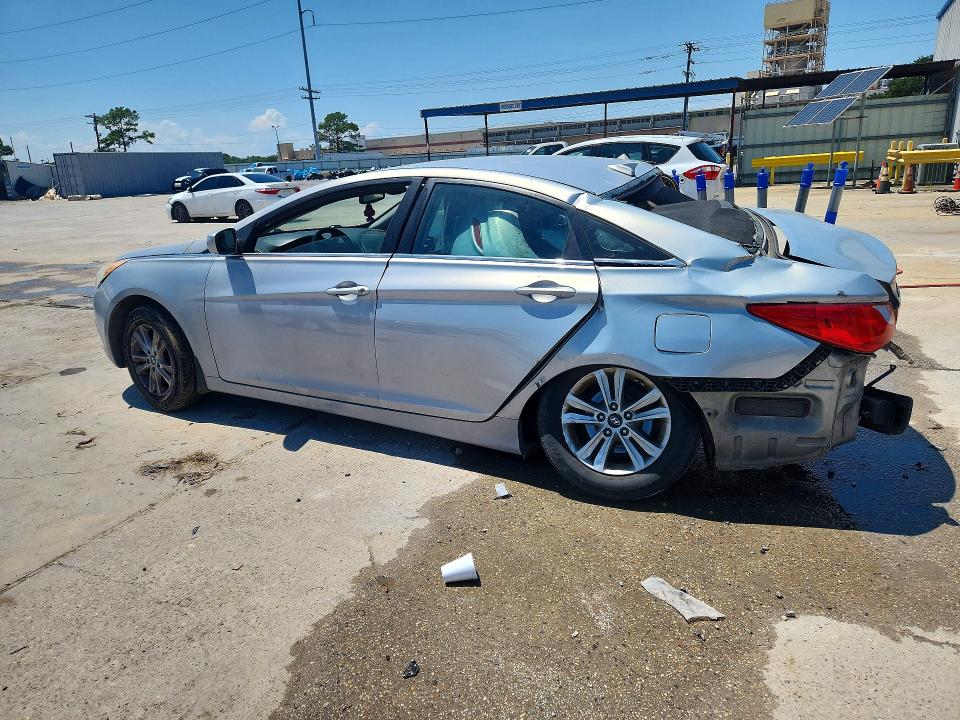 Photo 2 from auction – 2012 HYUNDAI SONATA with VIN 5NPEB4AC9CH472317