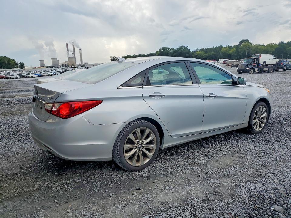 Photo 3 from auction – 2012 HYUNDAI SONATA with VIN 5NPEC4AB3CH327133